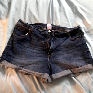 No Boundaries size 21 high rise Jean shorts